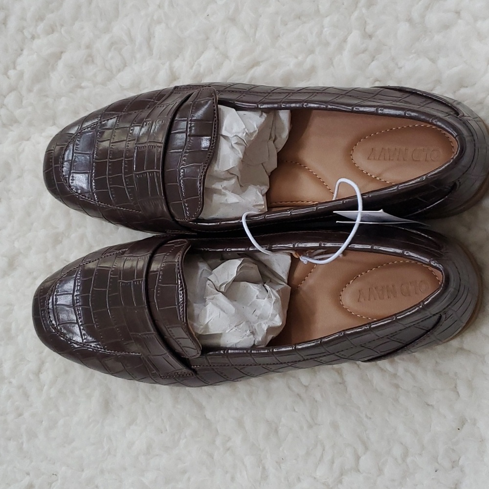 Sale🔥 NWT Old Navy Super Chic Chocolate Croc Loafers size 8 - Picture 9 of 10